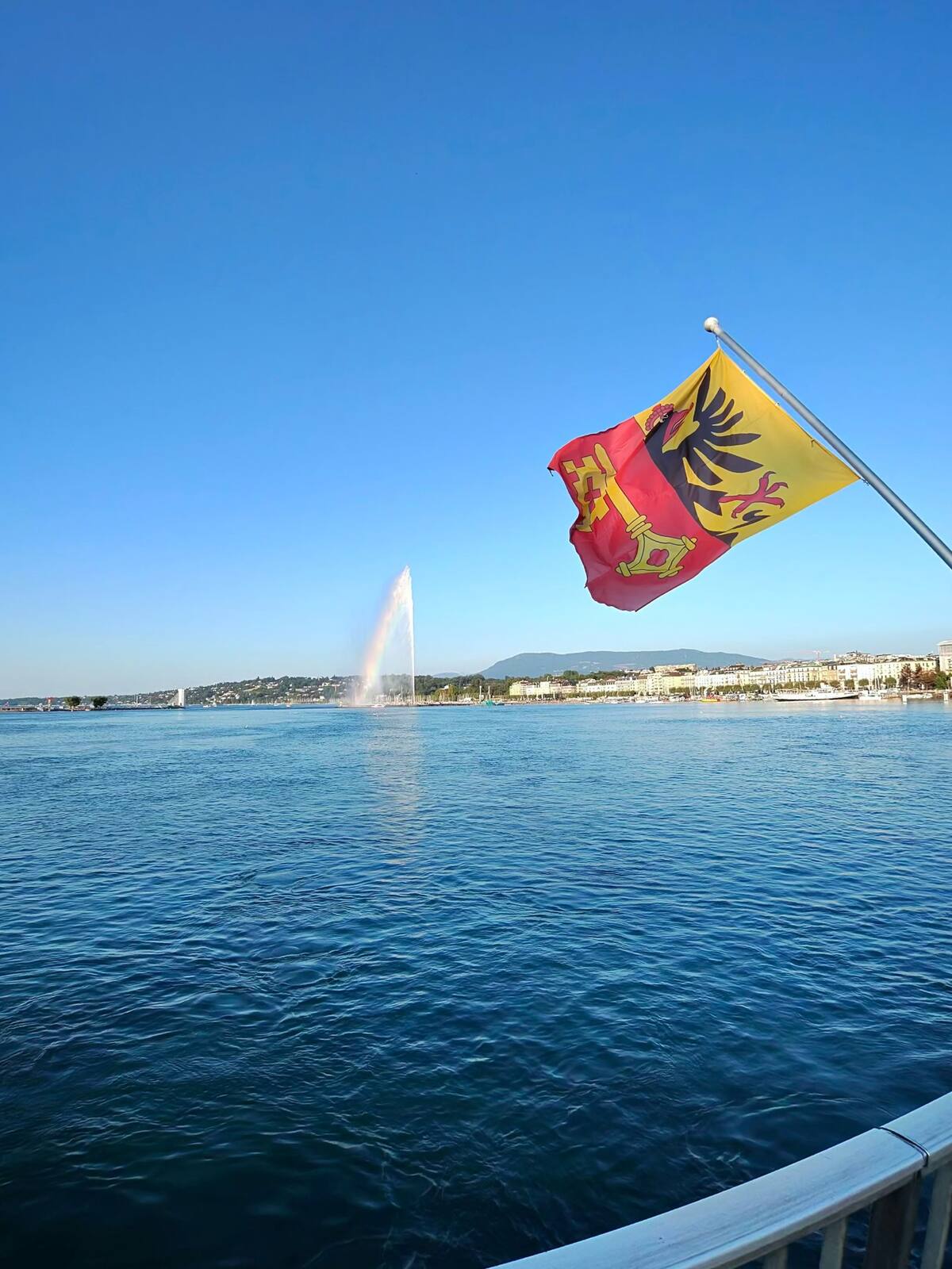 Le Jet d'Eau et le drapeau genevois